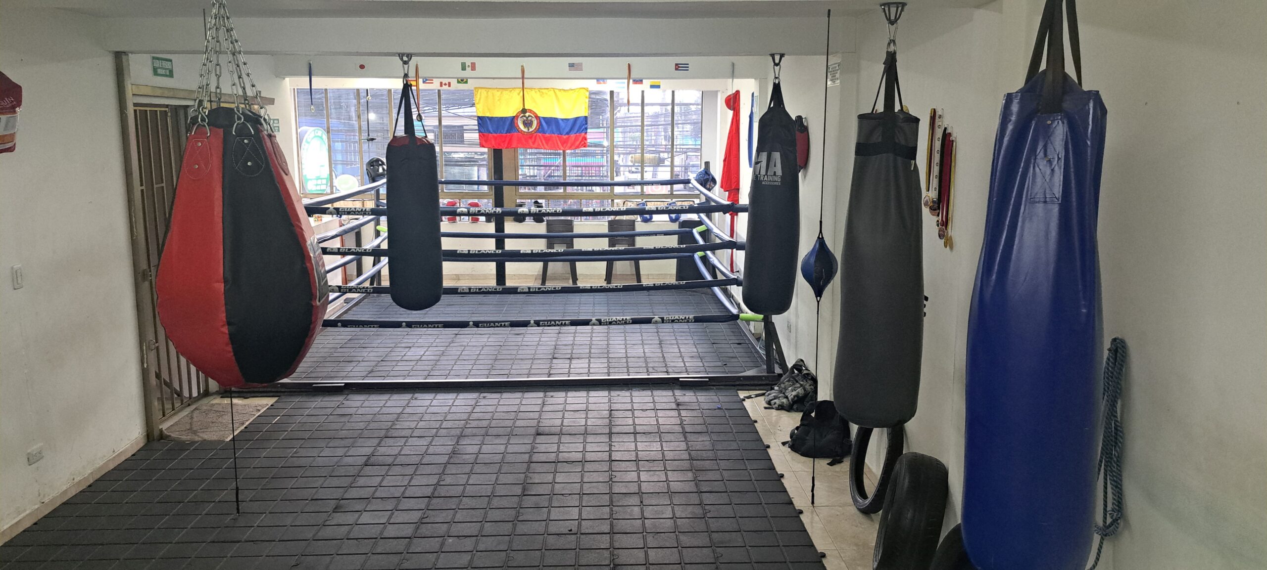 Alquiler del Club premium Guante Blanco – 3 h - Imagen 4